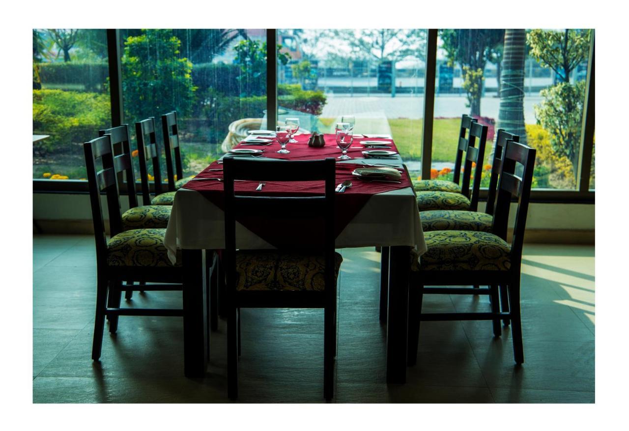 Hotel Akbars Kinara Sialkot Esterno foto