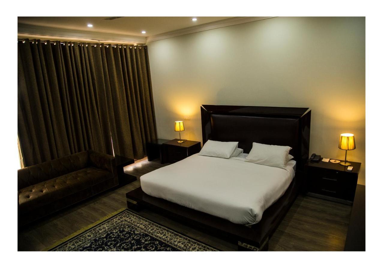Hotel Akbars Kinara Sialkot Esterno foto