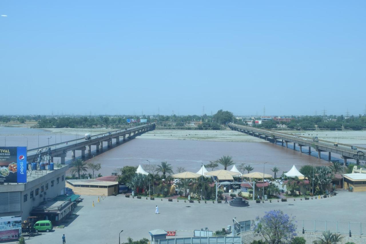 Hotel Akbars Kinara Sialkot Esterno foto